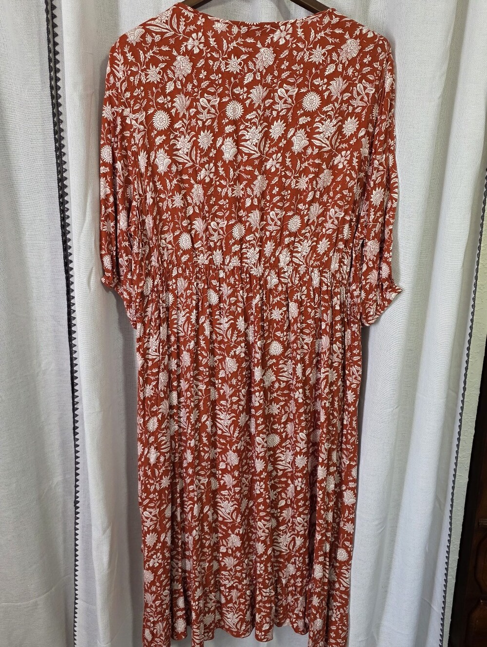 BloomChic Rust-Orange and White Floral Midi Dress with Tie Waist - Picture 6 of 6